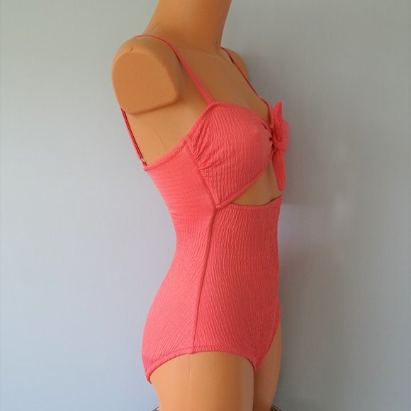 Vince Camuto Ripple Effect One Piece Swimsuit NWT - Picture 2 of 4
